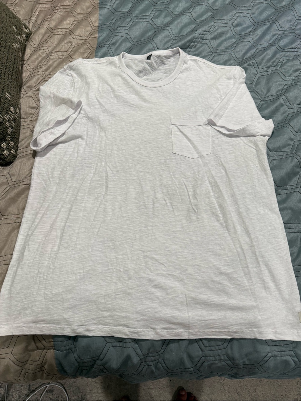 Vuori Mens Pocket T-Shirt Size XL White Lightweight Thin 100% Cotton